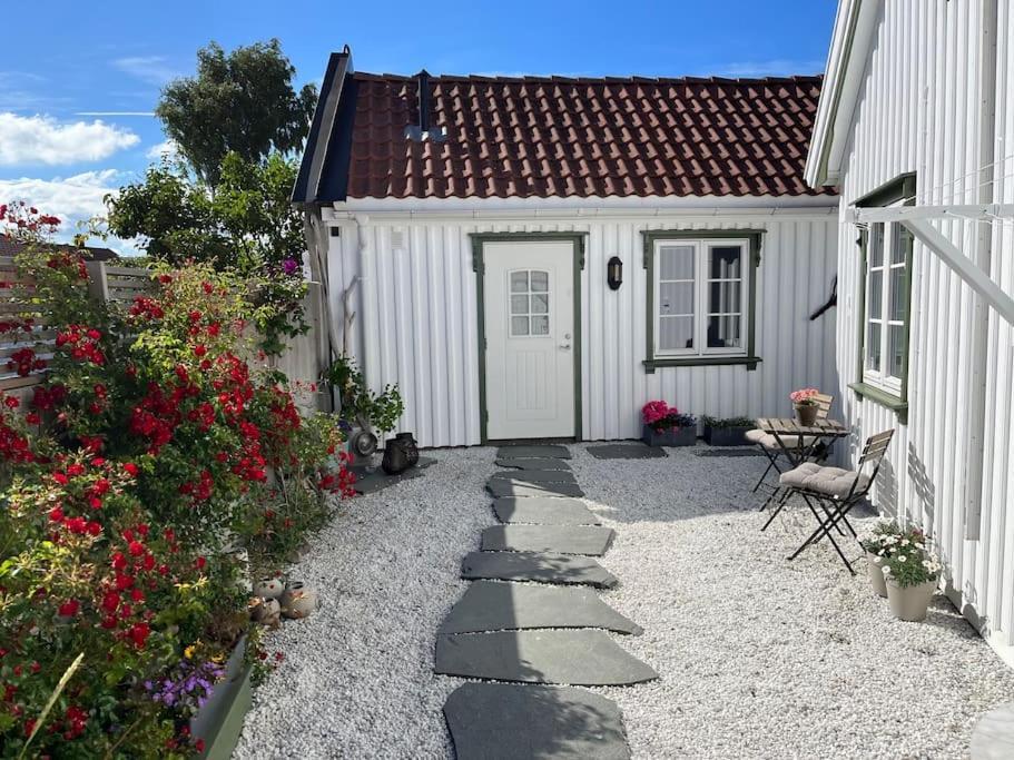 Idyllisk Lite Anneks Med Enestaende Uteplass
