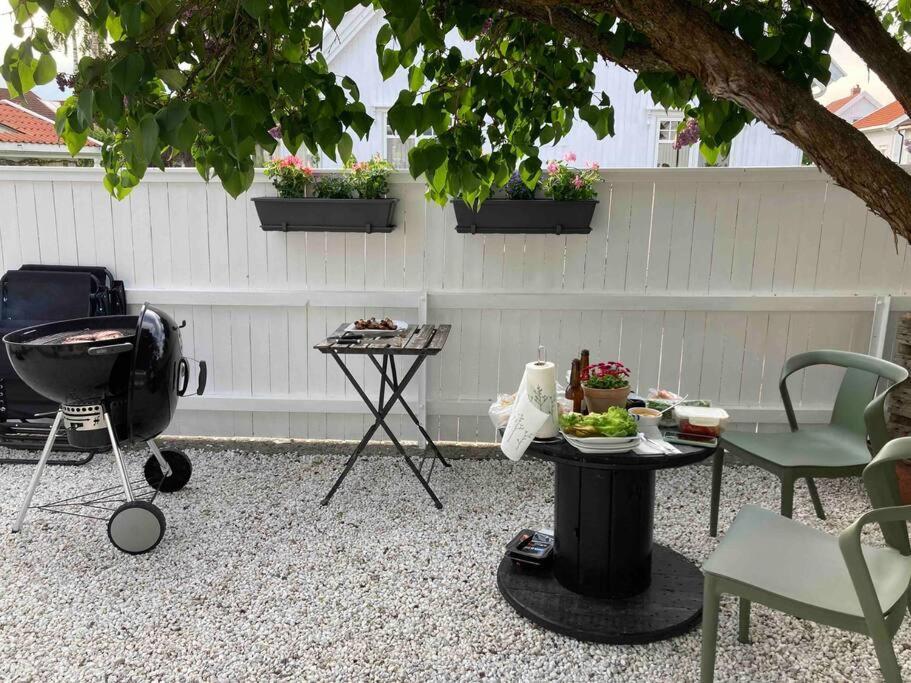 Apartment Idyllisk Lite Anneks Med Enestaende Uteplass *