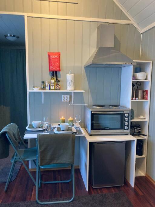Idyllisk Lite Anneks Med Enestaende Uteplass * Larvik
