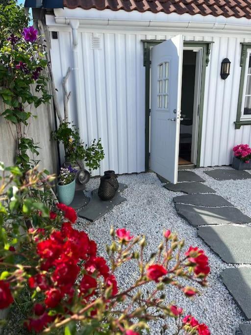 Idyllisk Lite Anneks Med Enestaende Uteplass *