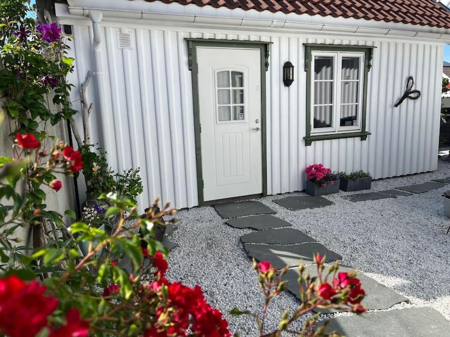Apartment Idyllisk Lite Anneks Med Enestaende Uteplass